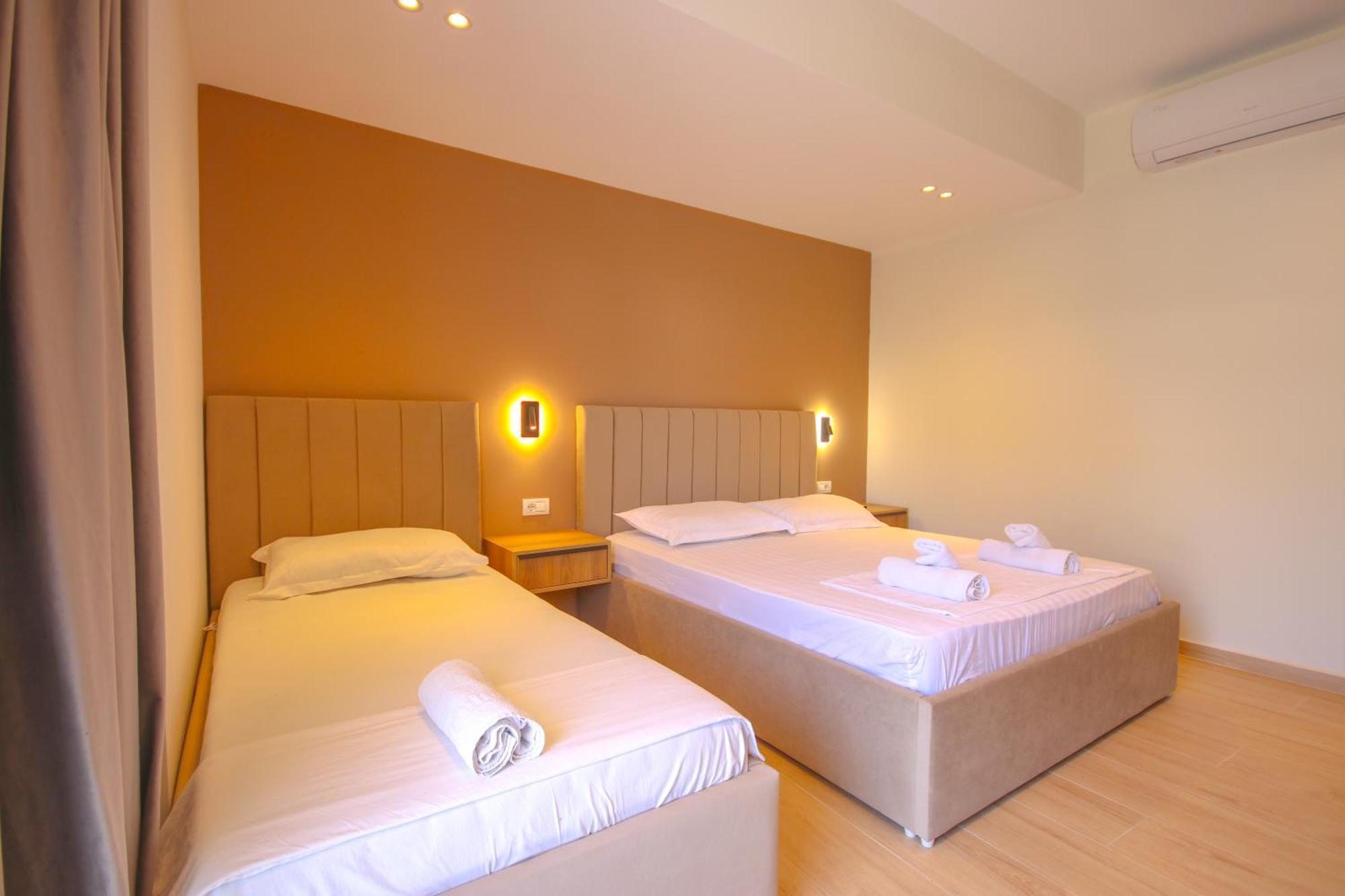 Emily'S Hotel Himarë Dış mekan fotoğraf