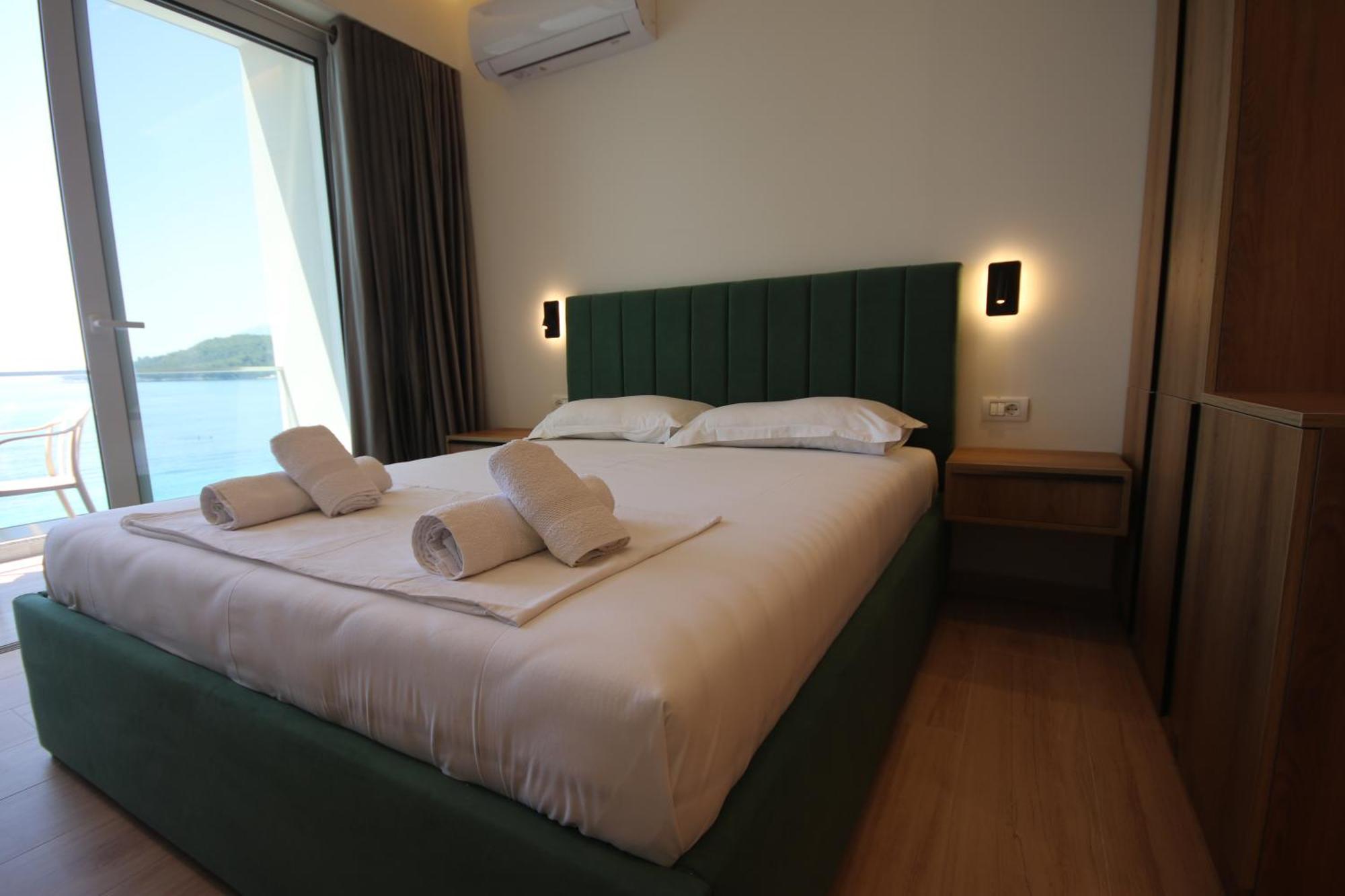 Emily'S Hotel Himarë Dış mekan fotoğraf