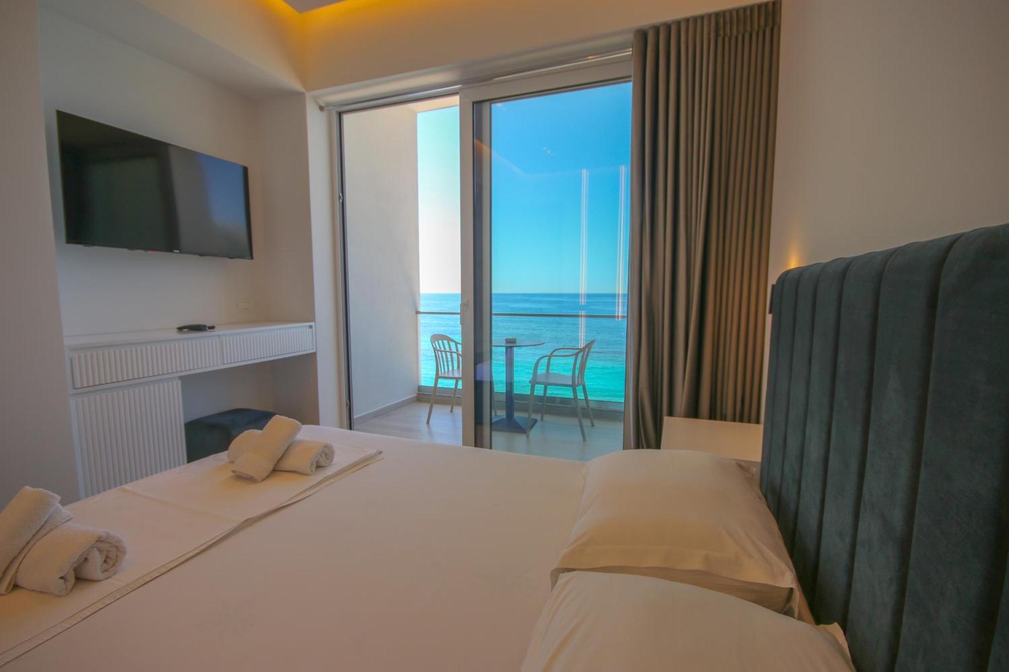 Emily'S Hotel Himarë Dış mekan fotoğraf