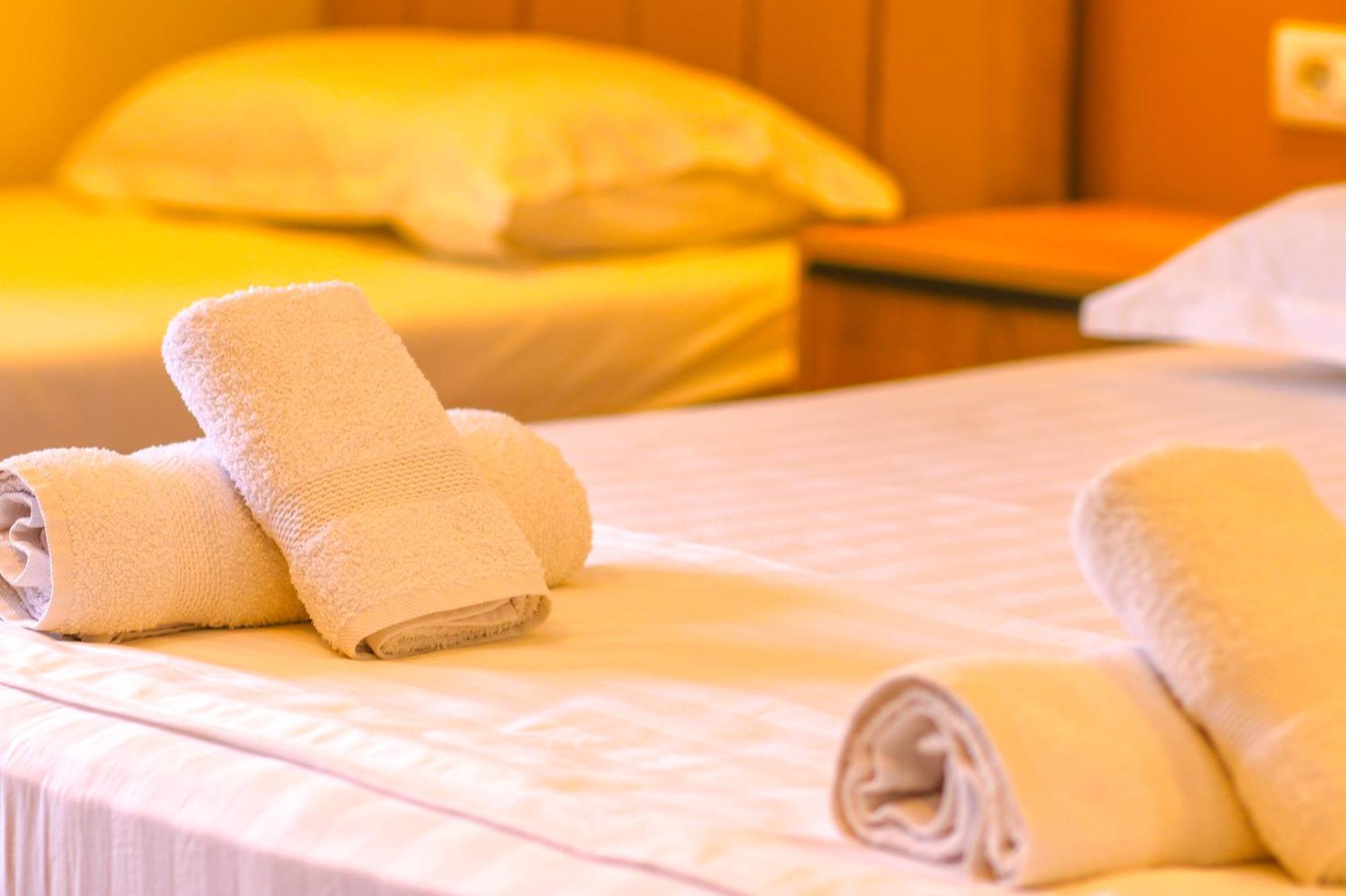 Emily'S Hotel Himarë Dış mekan fotoğraf